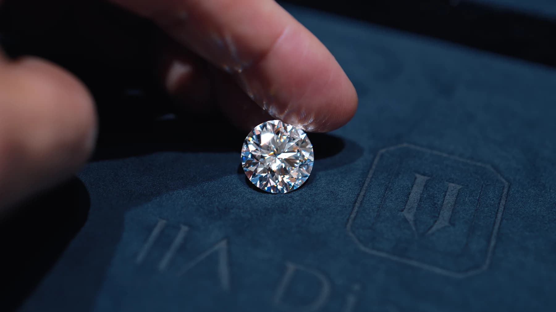 A single diamond held at the fingertip on the ⅡA tray